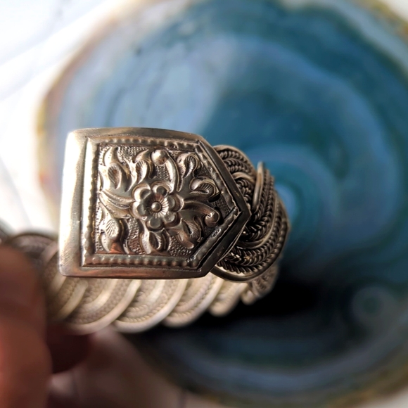 Braided silver cuff bracelet - Picture 12 of 13